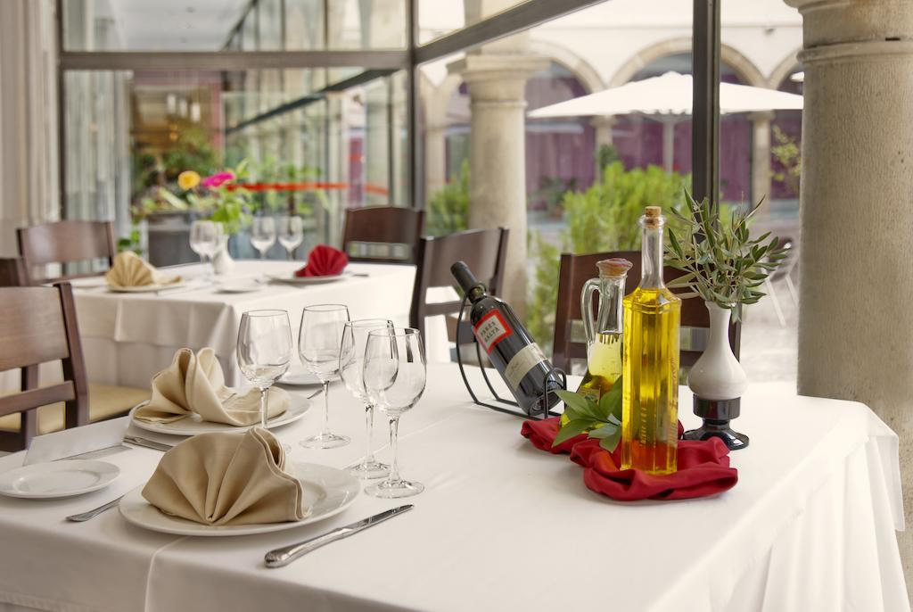 Trh Ciudad De Baeza Hotel Bagian luar foto